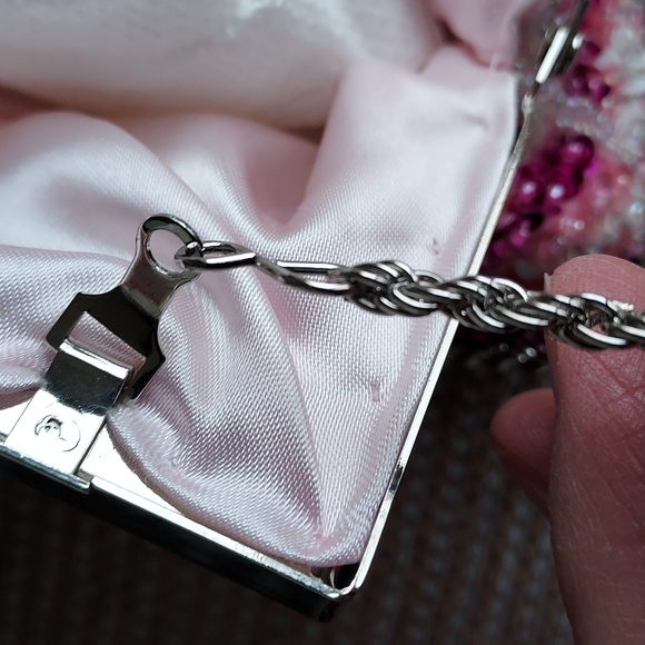 La Regale Sequined bag with long silvertone chain, EUC - Picture 12 of 16